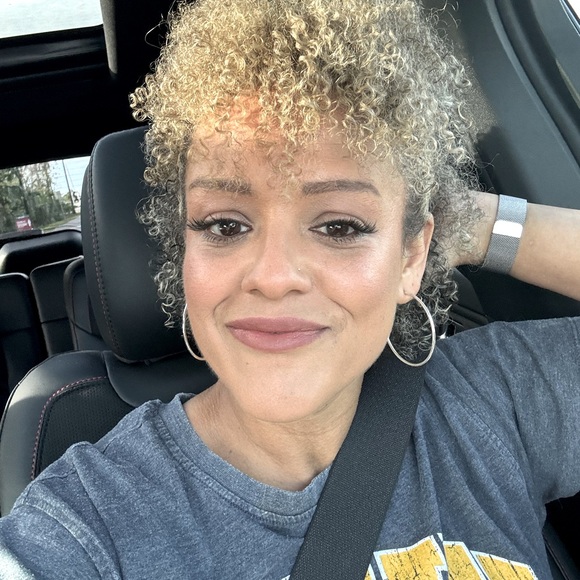 Meet your Posher, Deena - Picture 1 of 1